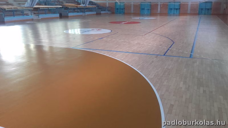 Sportburkolat kivitelezés – padlóburkolási referencia